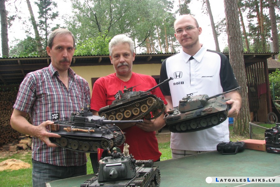 Trīs „tankisti” un labi draugi