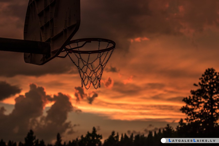 Biķernieku pamatskolā atjaunos basketbola laukumu