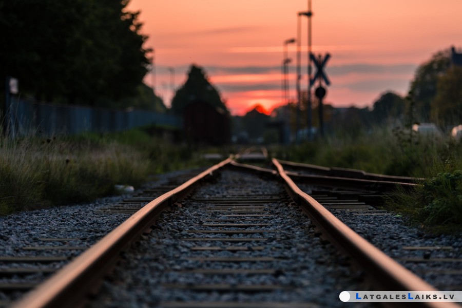 «Vienotība» prasa apturēt dzelzceļa elektrifikācijas iepirkumu