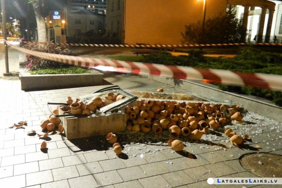 Vandālis sasita vides objektu