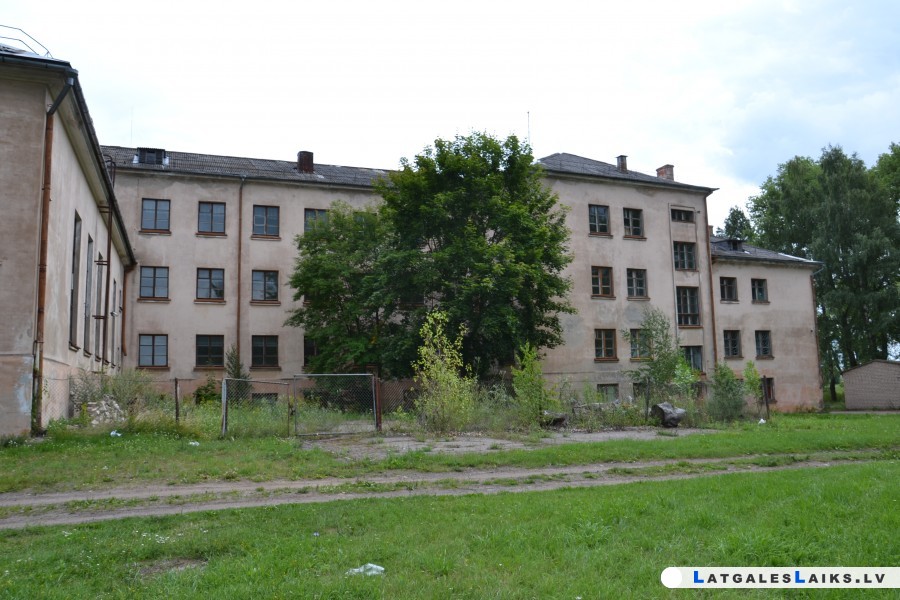 Bijušās skolas ēku nesteidz pārdot