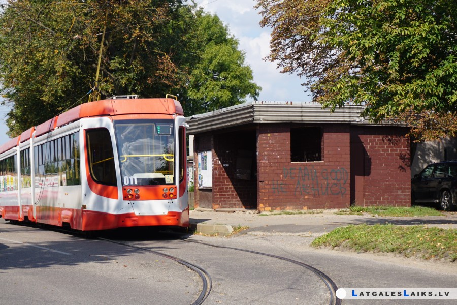 Gaidāma jauna tramvaja sliežu rekonstrukcija