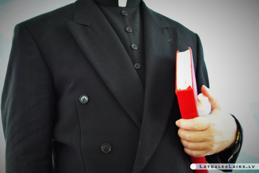Baznīcas paziņojums par priestera aizturēšanu saistībā ar aizdomām par cilvēktirdzniecību