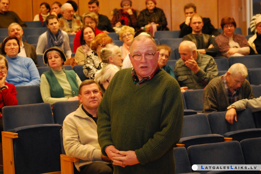 Vecākie aizstāvēja savas mājas intereses