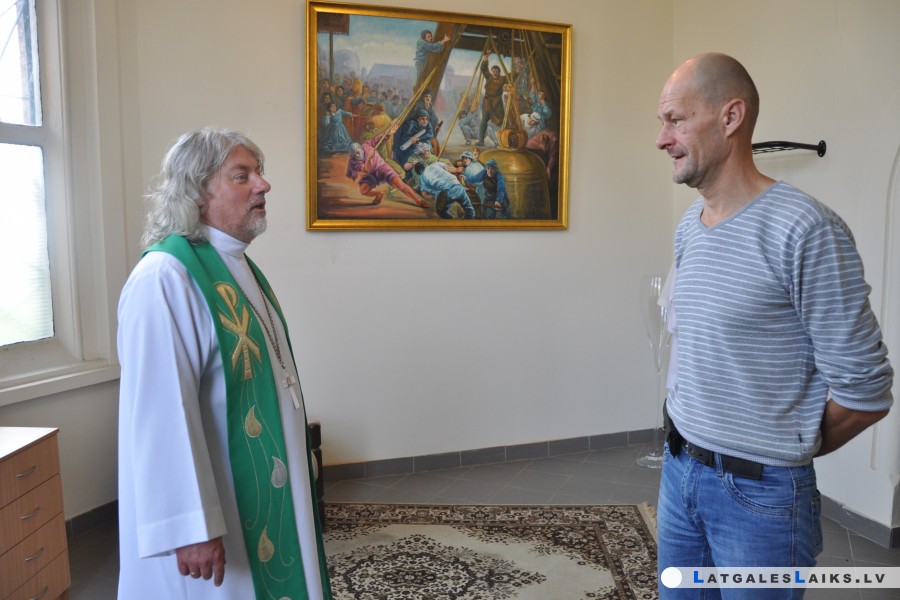 Daugavpils luterāņi saņem dāvanā gleznas