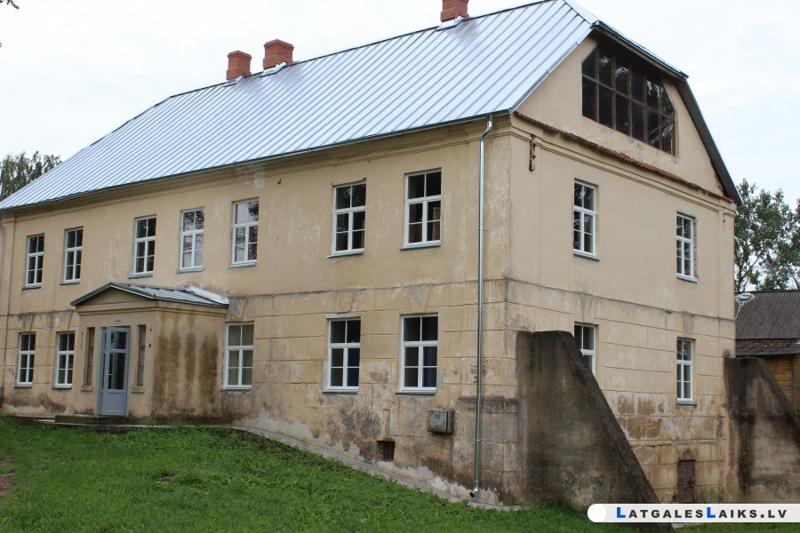Latvijai dāvina Dvietes muižu