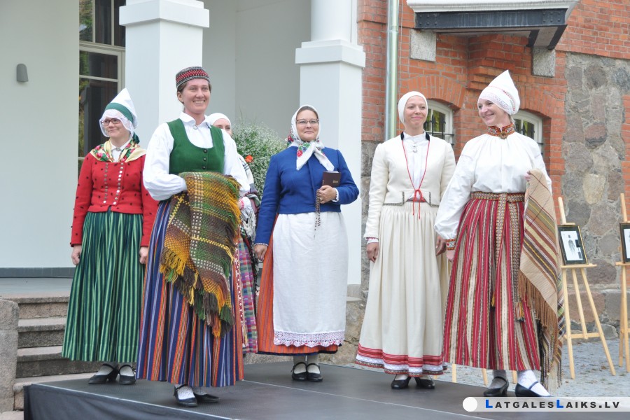 Daugavpilī atklās izstādi „Mans tautastērps”