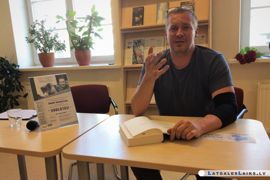 Romāns „Skolotāji” – dzejnieka debija prozā