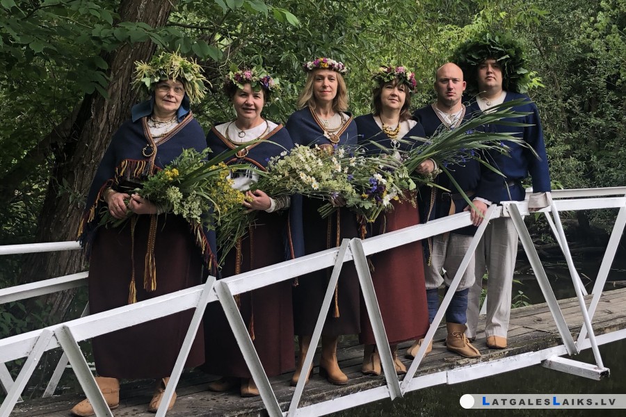 Septiņi Latgales kori un folkloras kopas piedalīsies Gadsimta garākās līgodziesmas izdziedāšanā