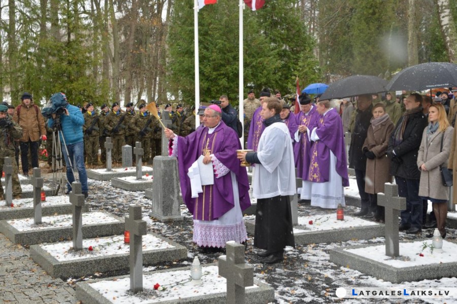 Laucesā iesvētīja Polijas leģionu karavīru atjaunotās atdusas vietas