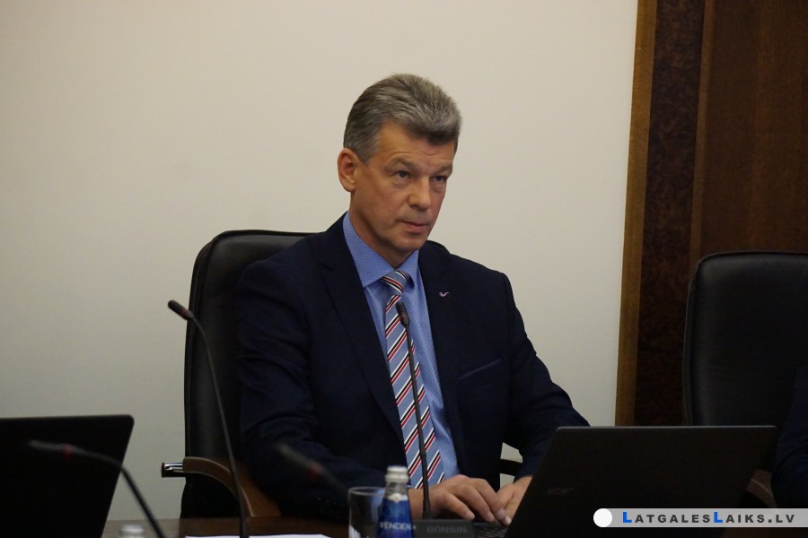 Daugavpils domes priekšsēdētājs atbrīvots no amata