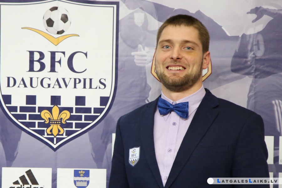 Nosaukti Daugavpils futbola skolas direktora atstādināšanas iemesli