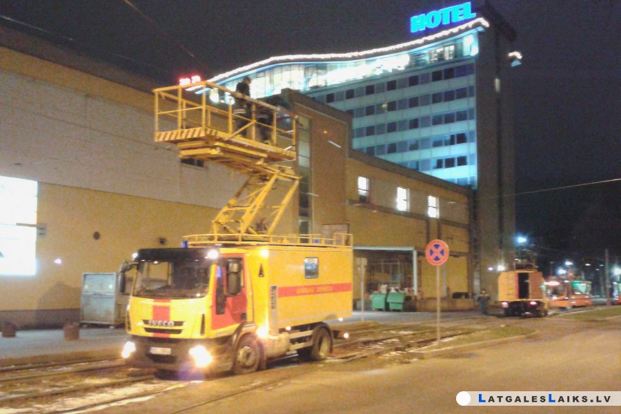 Tramvaji apstājās uz trim stundām
