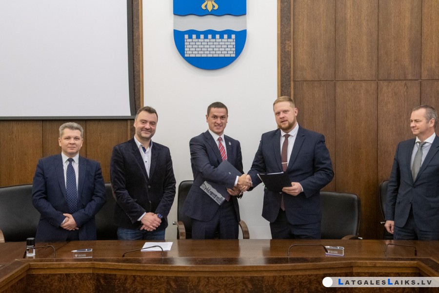 Parakstīts līgums par jaunu tramvaja vagonu piegādi