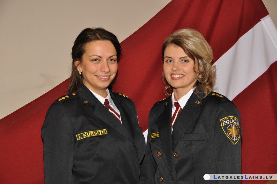 Policijas darbinieki saņēma simtgades apbalvojumus