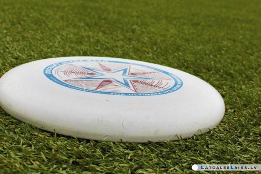 DU frisbija komanda sāk sezonu ar zaudējumu un uzvaru