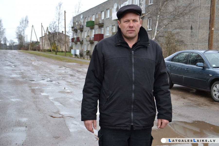 Mirnija iedzīvotāji negrib samierināties ar bedrainu galveno ielu