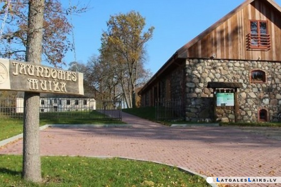 Atjauno Jaundomes muižas kungu mājas apdari
