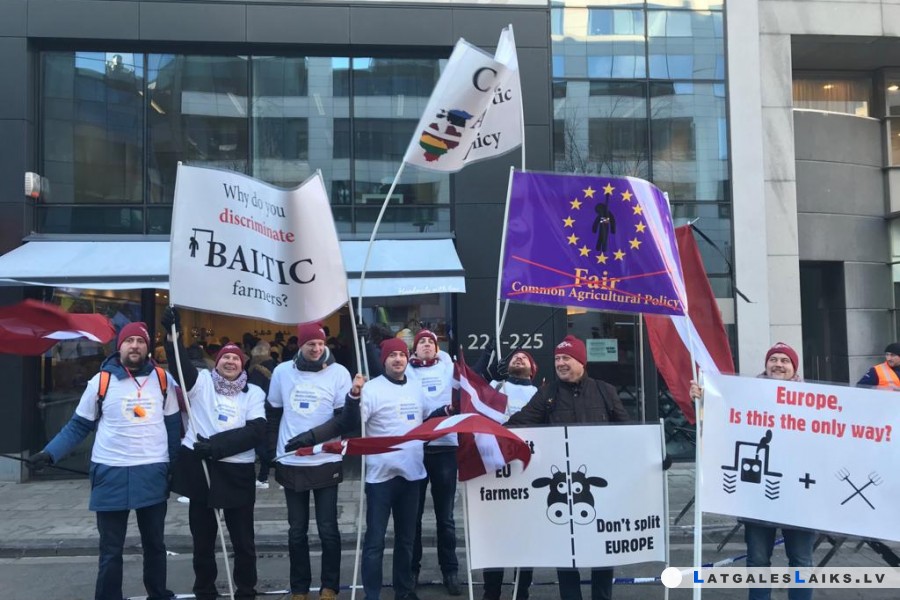 Baltijas lauksaimnieki protestā Briselē prasa taisnīgākus tiešmaksājumus