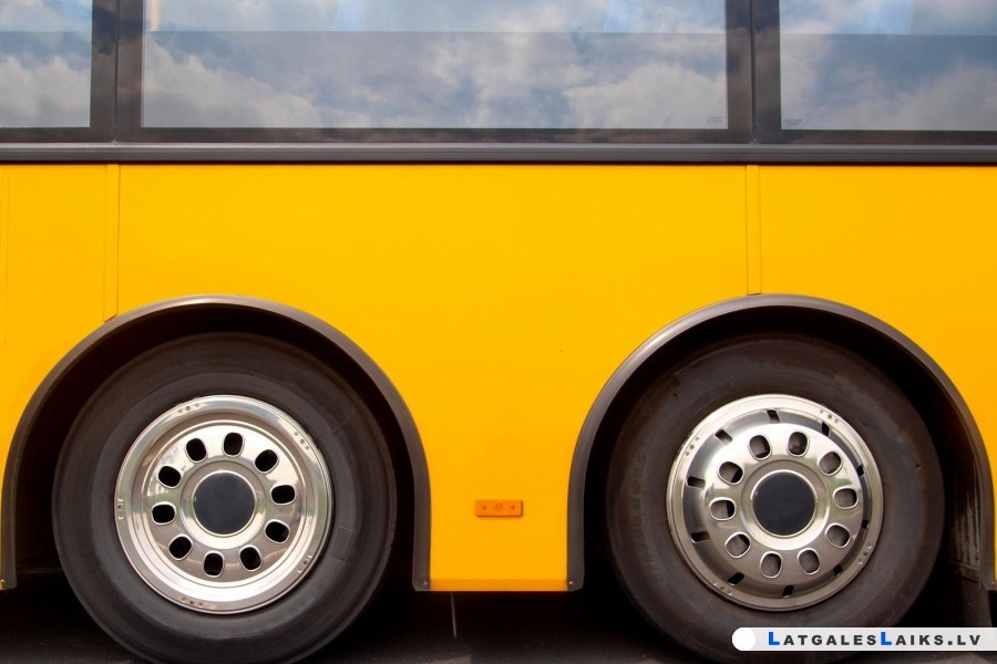 Skolēnu autobuss daudzviet ir vienīgais transports uz skolu