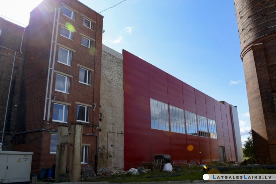 Atsākti darbi Atbrīvošanas alejā 155A Rēzeknē