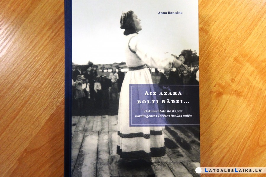 Klajā nākusi grāmata „Aiz azara bolti bārzi…”