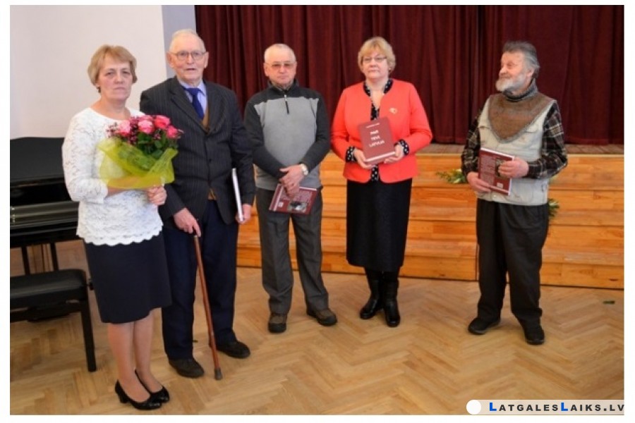 Skolotāja apkopoja grāmatā balvēniešu atmiņas