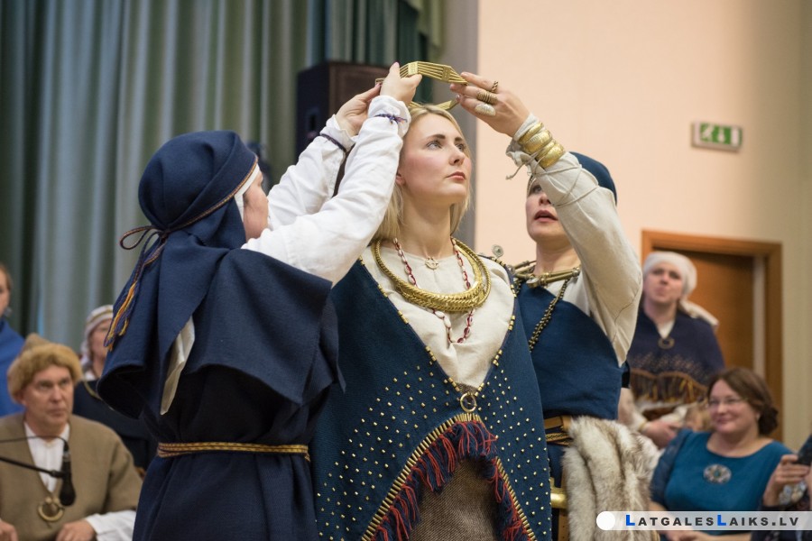 Godā celts senais Vidsmuižas sievas tērps