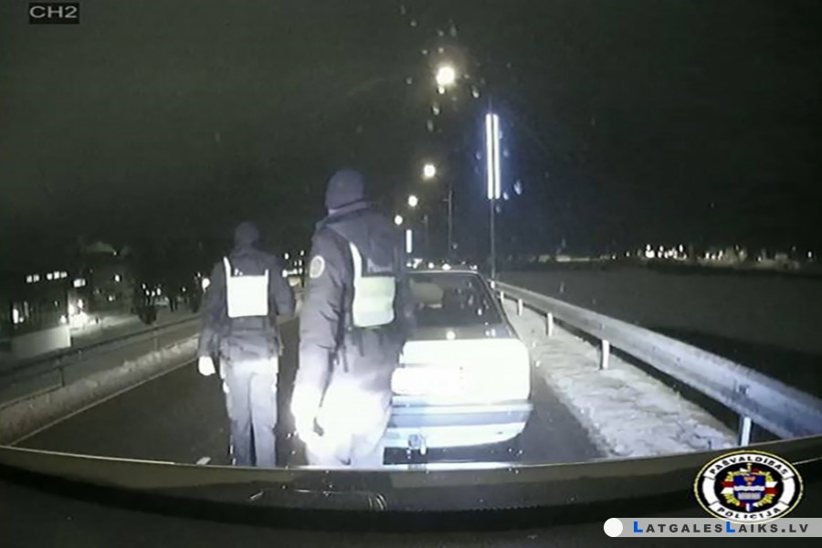 Pašvaldības policija notver iespējamo dzērājšoferi