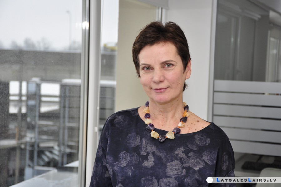 Ingunu Kokinu atstādina no Saules skolas direktores amata