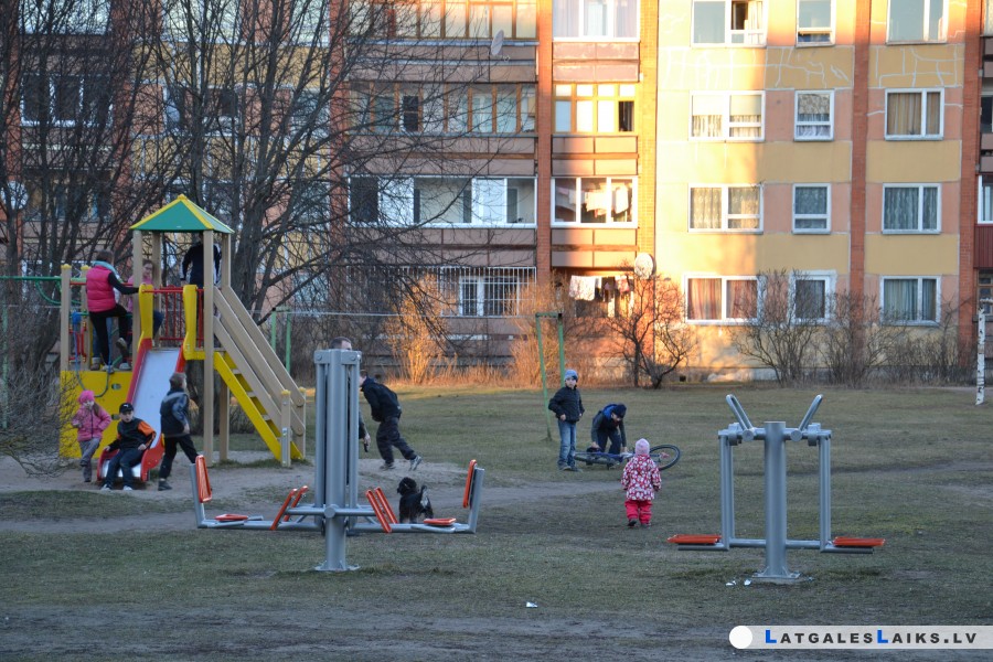 Iedzīvotāji labiekārtos pagalmus