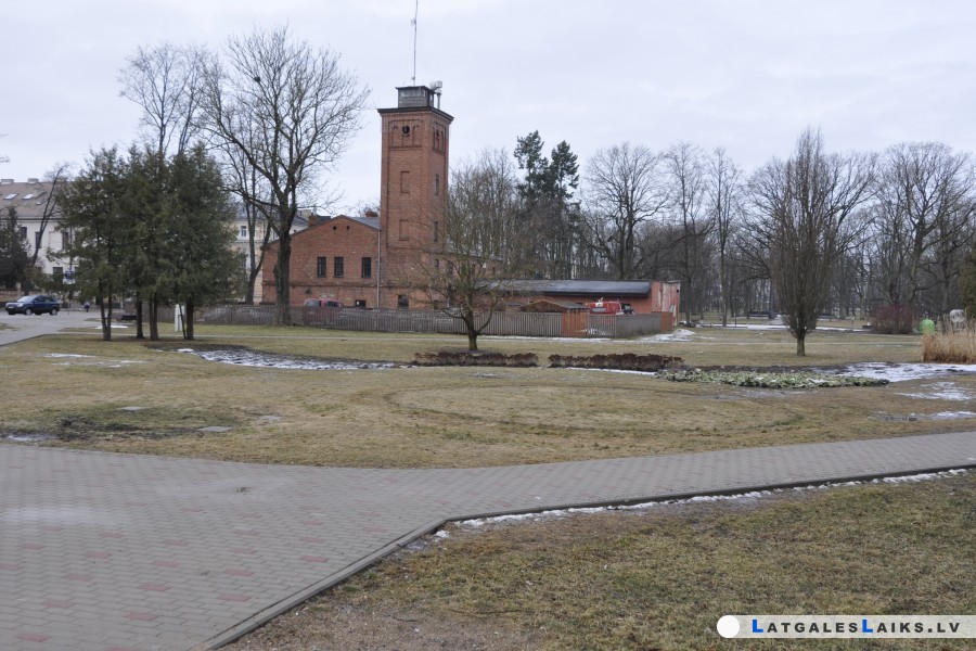 Piemineklim „Latvijai 100” plānotos līdzekļus novirzīja prēmijām
