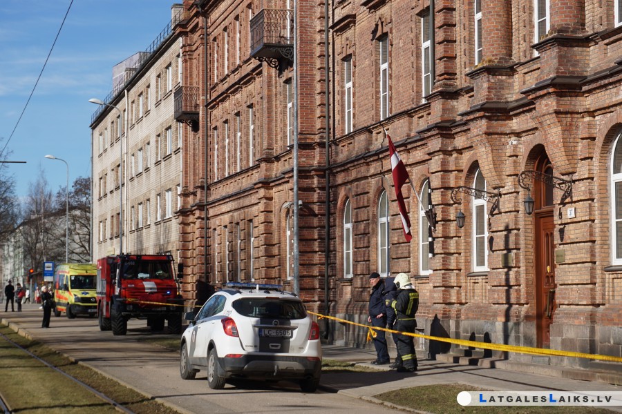 Kārtējo reizi paziņoja par „bumbu” tiesā