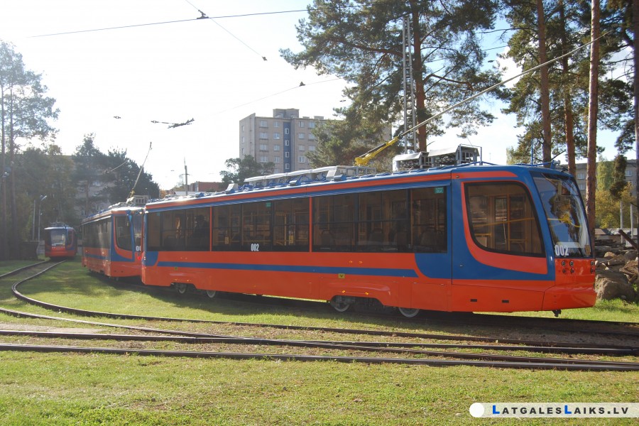 Divi pretendenti vēlas piegādāt tramvajus