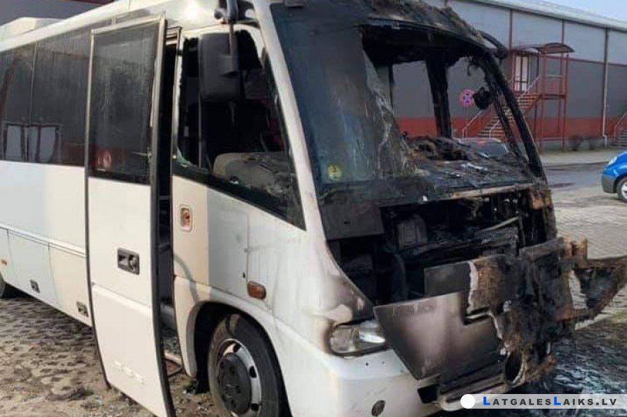 Policija aizturējusi autobusa dedzinātāju