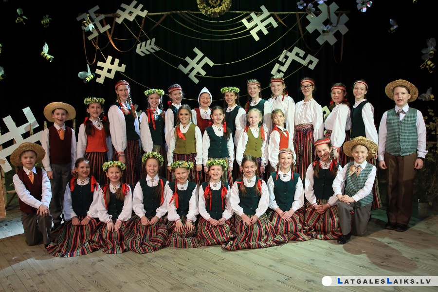 Dienvidlatgales novada bērnu un jauniešu folkloras svētki “Rūtoj saule rūtoj bite”