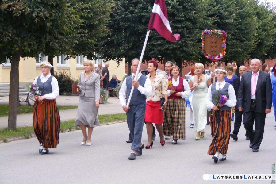 Augustā Kārsavas novads svin savu desmitgadi.