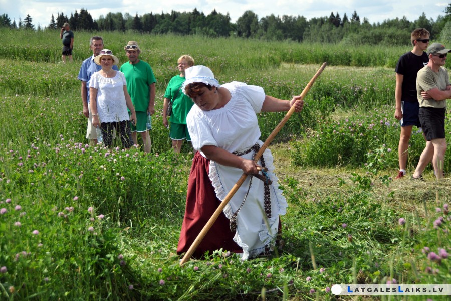 Krāslavas novadā notika pirmās pļaušanas sacensības