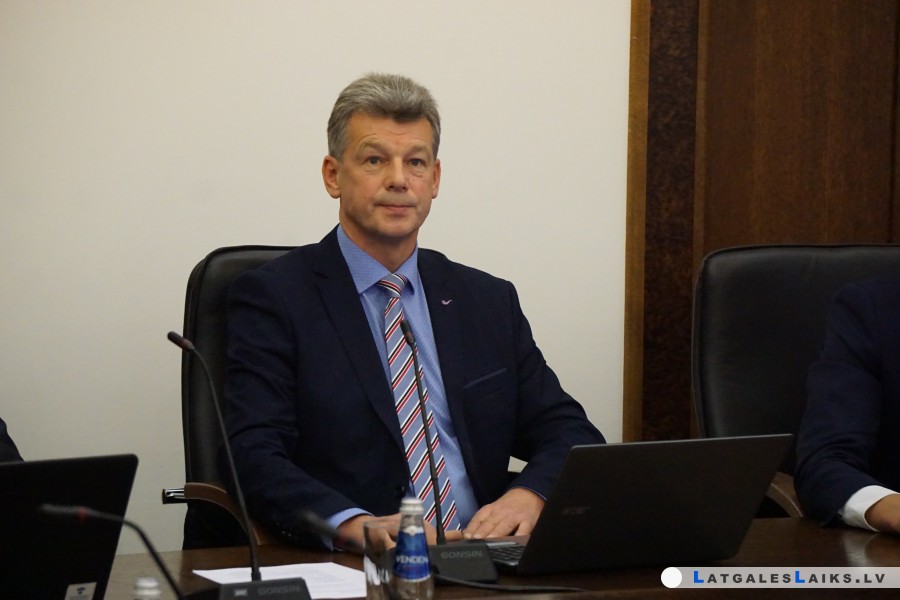 Eigimu atbrīvo no Sociālo jautājumu komitejas priekšsēdētāja amata