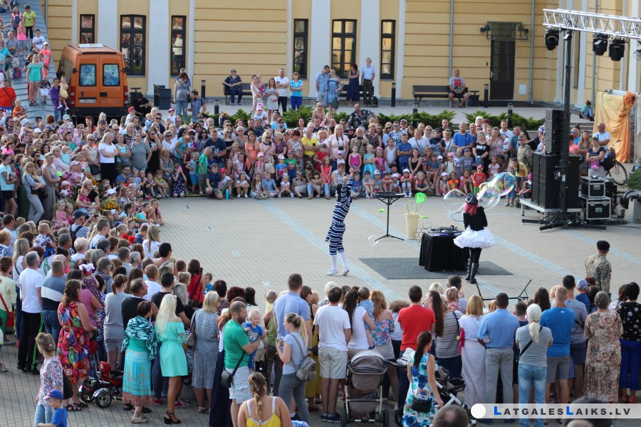 Daugavpils cietoksnis pārvērtās lielā teātra skatuvē