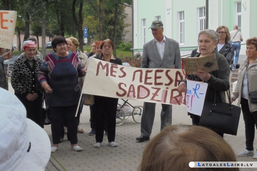 Dagdēnieši protestē pret „dārgajiem” atkritumiem