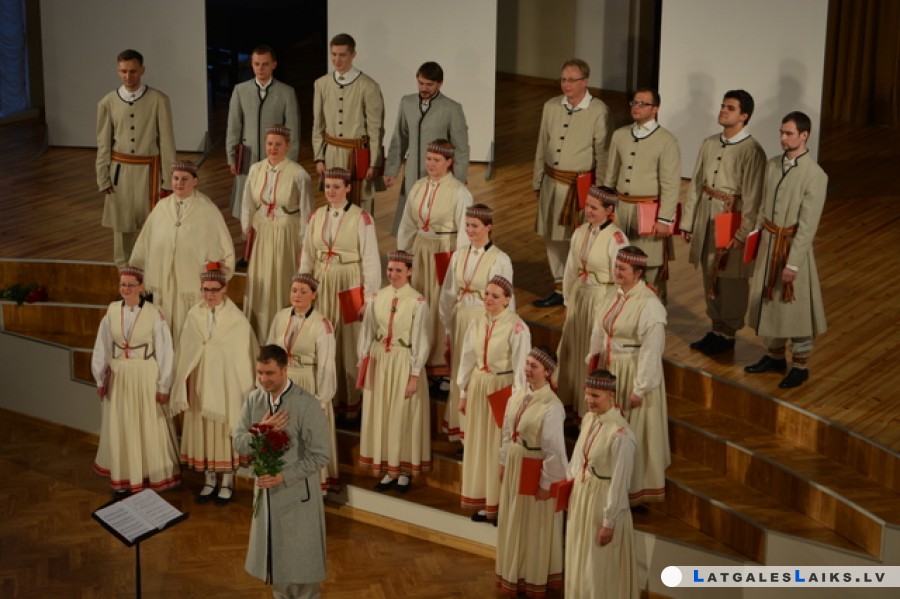 Rīgas koris pārsteidz ar latgaliešu dziesmu skanējumu
