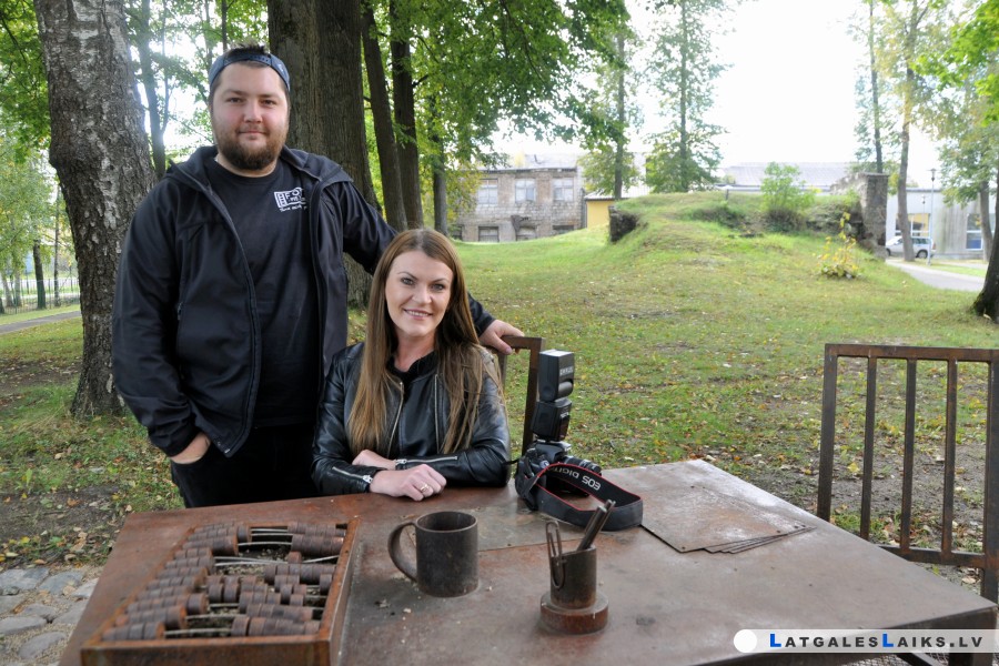 Līvānieši Latviju apceļo ar foto kabīni