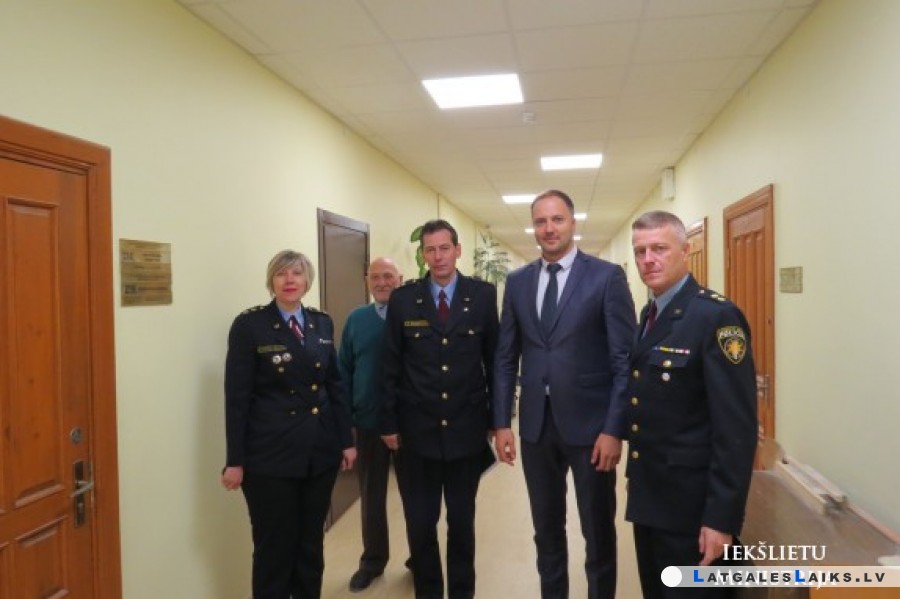 Ministrs Krāslavā iepazīstas ar slepkavības lietas izmeklēšanas gaitu