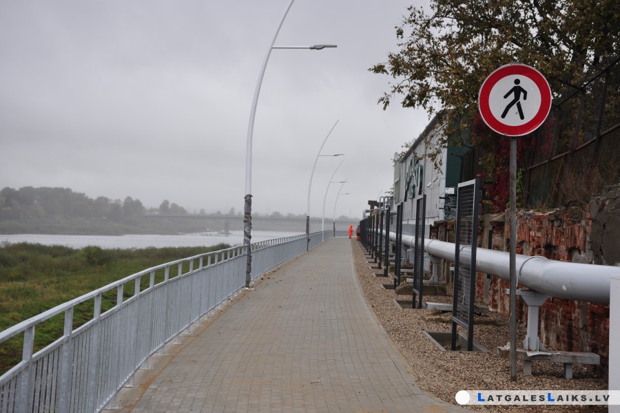 Tuvojas noslēgumam Daugavas promenādes būvniecība