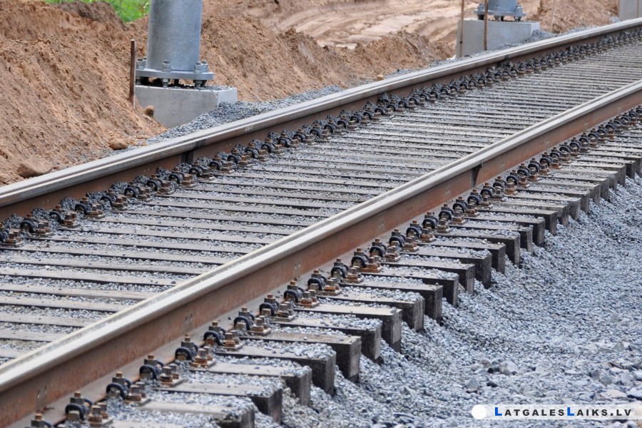 Jaunajā tramvaju līnijā sliežu pārmiju darbības traucējumi novērsti