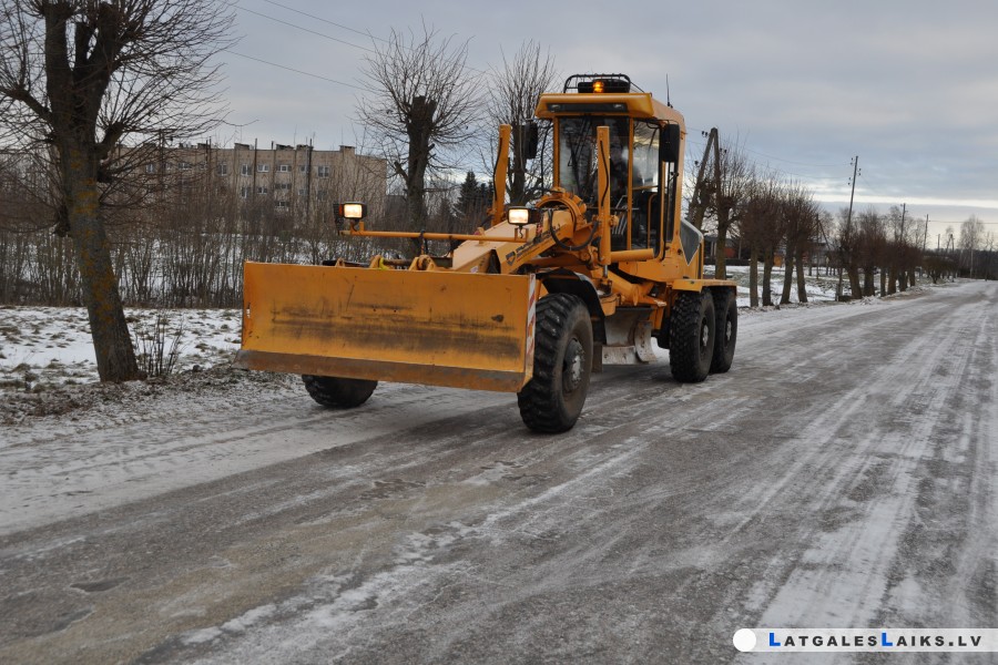 Vai pašvaldības ziemā valsts ceļus uzturētu labāk?