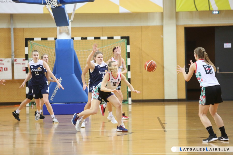 DU basketbolistes iekļūst četriniekā
