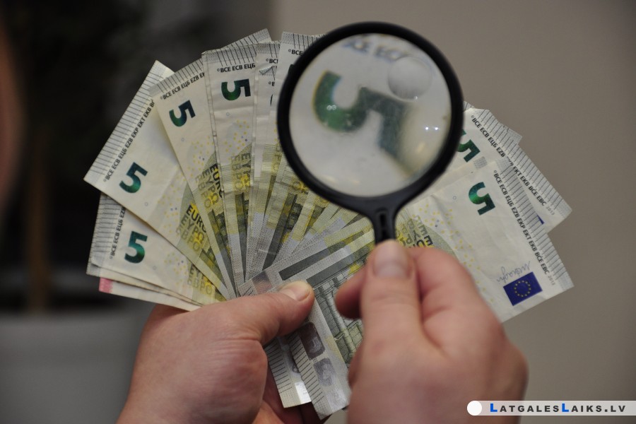 Apsver palielināt atbalstu ģimenēm