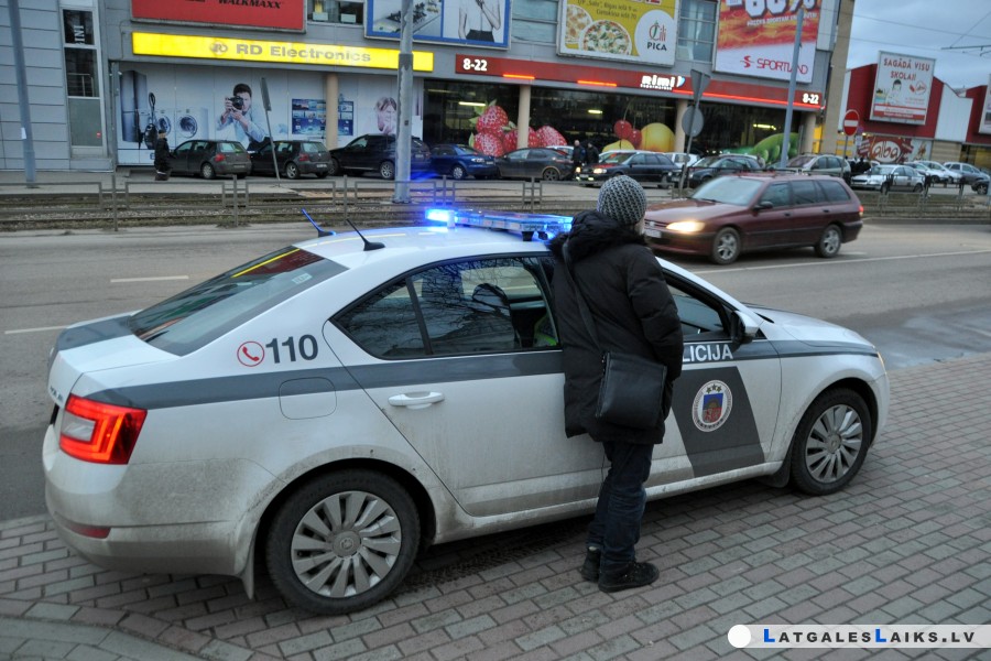 Arī gājēji pārkāpj ceļu satiksmes noteikumus